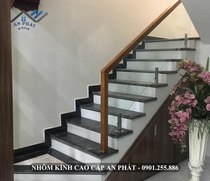 CẦU THANG KÍNH CƯỜNG LỰC KẾT HỢP TAY VỊN GỖ [MẪU 11]