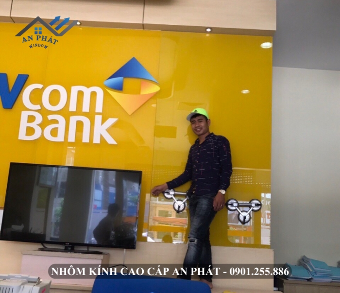 KÍNH MÀU TRANG TRÍ